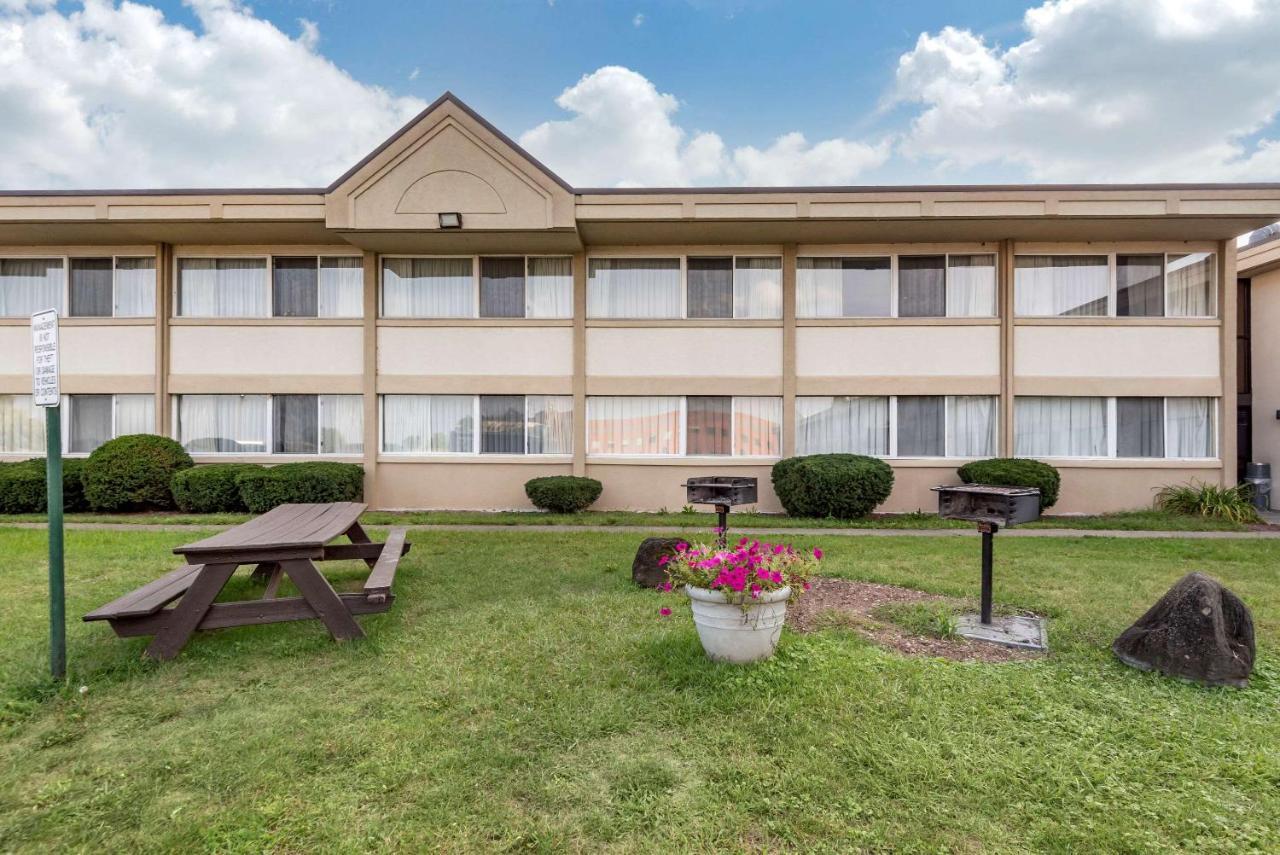 Quality Inn & Suites Vestal Binghamton Near University Luaran gambar