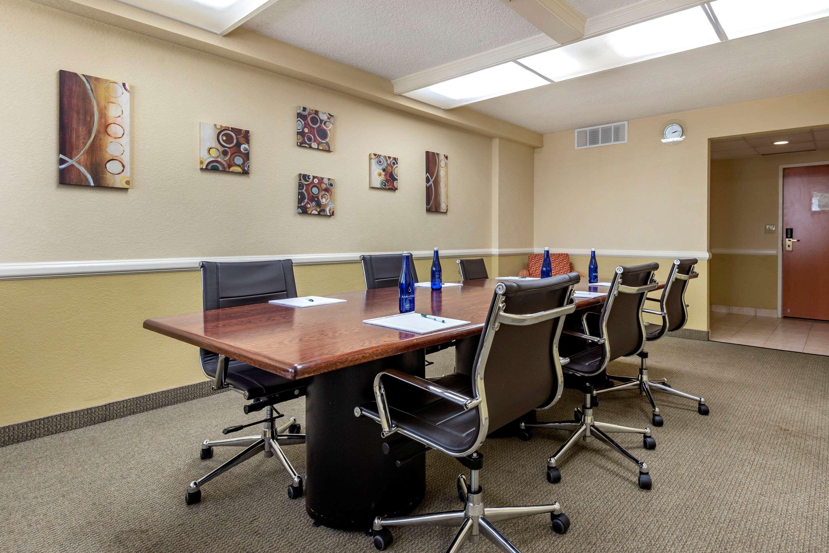 Quality Inn & Suites Vestal Binghamton Near University Luaran gambar