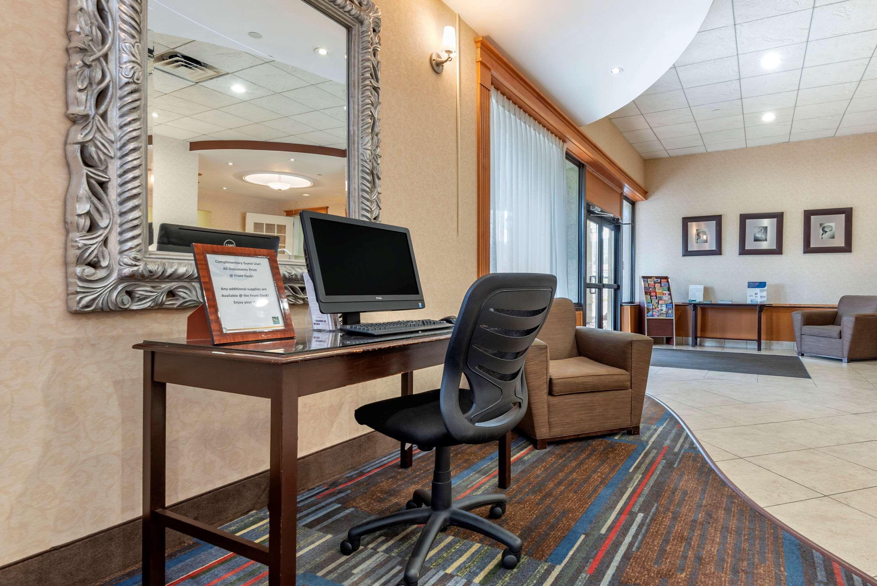 Quality Inn & Suites Vestal Binghamton Near University Luaran gambar