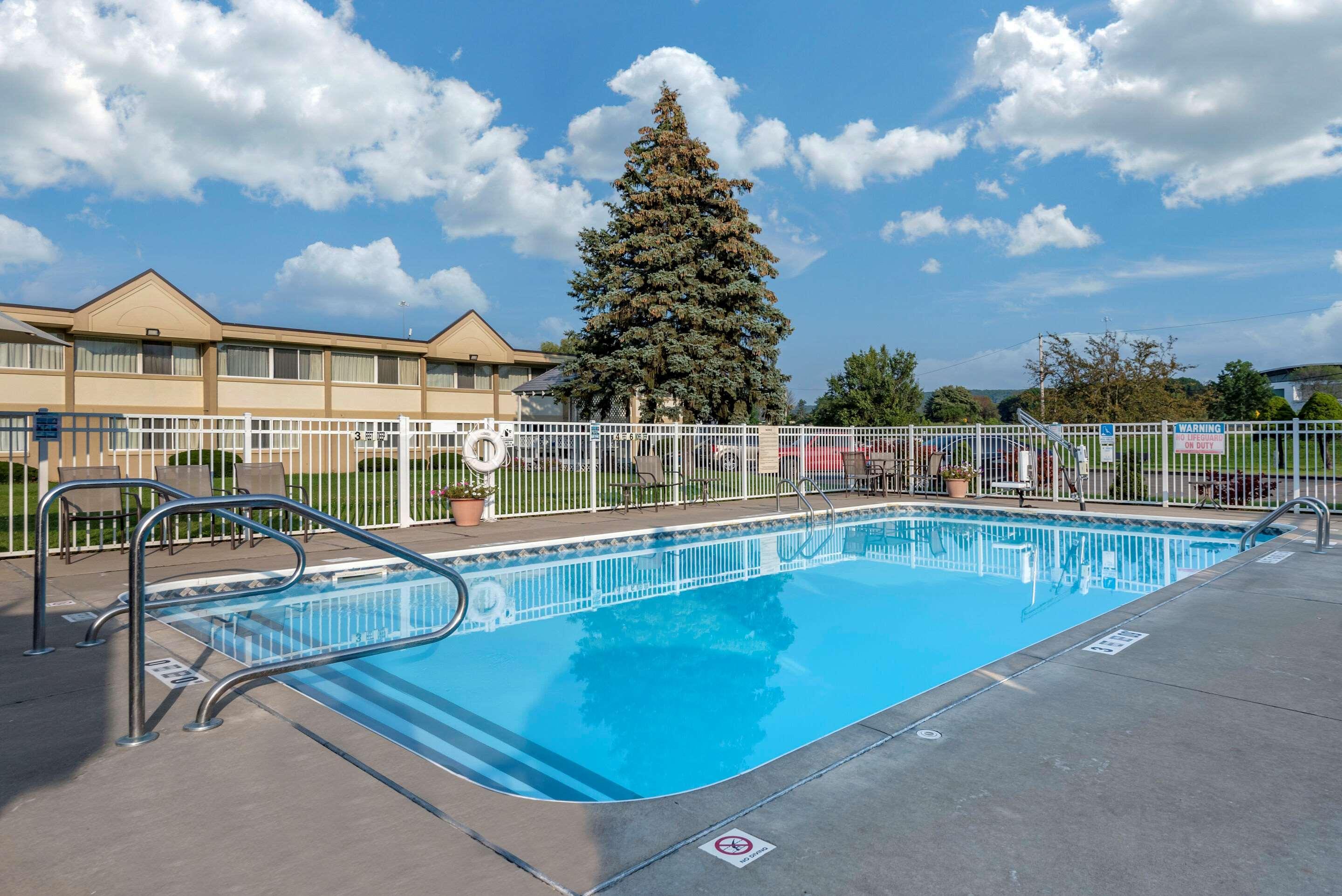 Quality Inn & Suites Vestal Binghamton Near University Luaran gambar