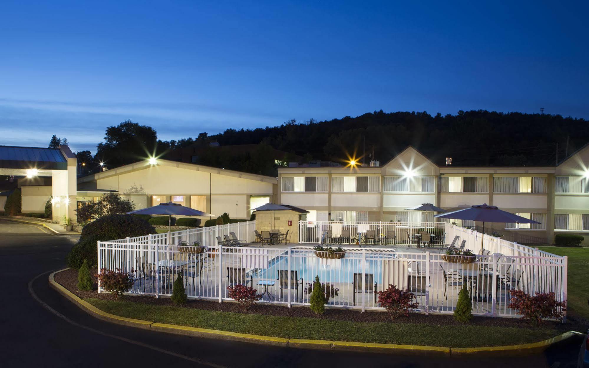 Quality Inn & Suites Vestal Binghamton Near University Luaran gambar